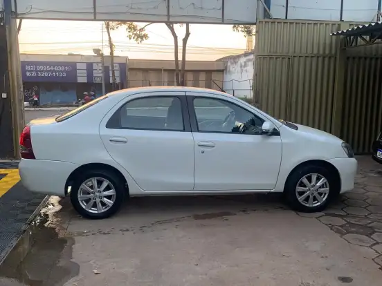 TOYOTA-ETIOS-1.5 XLS 16V FLEX 4P AUTOMÁTICO TOYOTA-ETIOS-2016