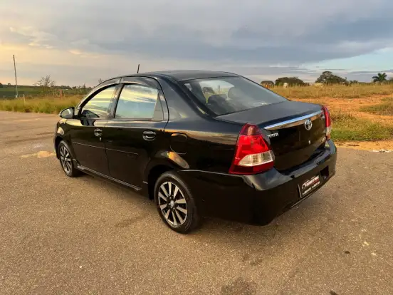 TOYOTA-ETIOS-2019