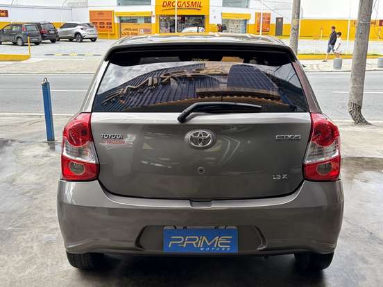 TOYOTA-ETIOS-2017