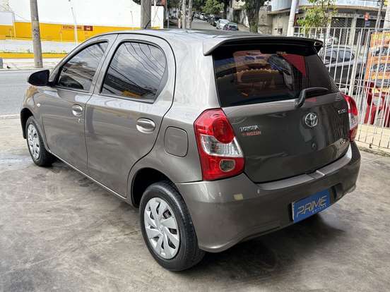 TOYOTA-ETIOS-2017