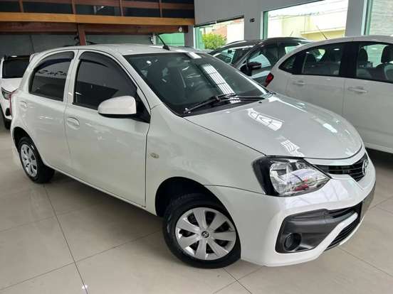 TOYOTA-ETIOS-2017