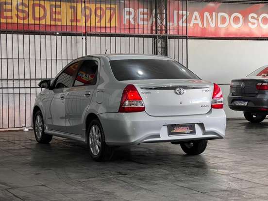 TOYOTA-ETIOS-2017