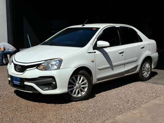 TOYOTA-ETIOS-2017
