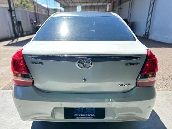 TOYOTA-ETIOS-2017