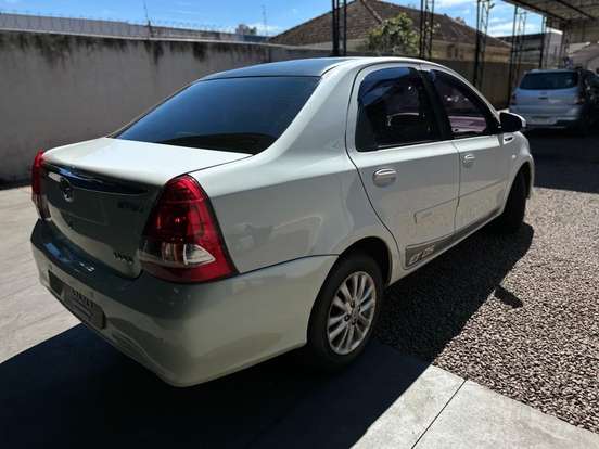 TOYOTA-ETIOS-2017