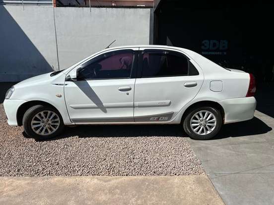 TOYOTA-ETIOS-2017