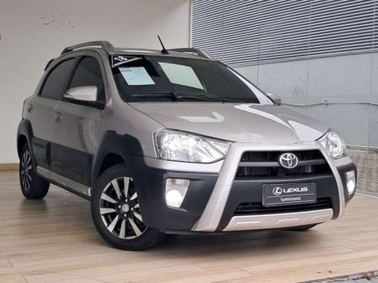 TOYOTA-ETIOS CROSS-2017