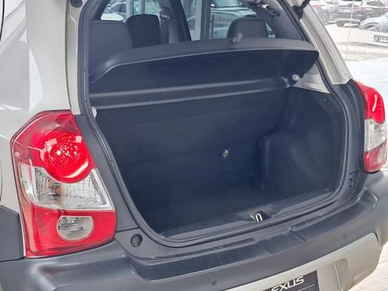 TOYOTA-ETIOS CROSS-2017