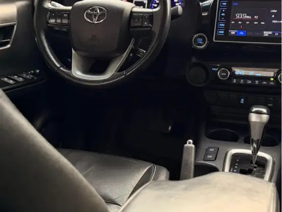 TOYOTA-HILUX-2.7 SR 4X2 CD 16V FLEX 4P AUTOMÁTICO TOYOTA-HILUX-2019