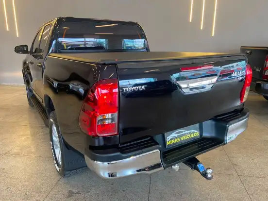 TOYOTA-HILUX-2.7 SRV 4X2 CD 16V FLEX 4P AUTOMÁTICO TOYOTA-HILUX-2017