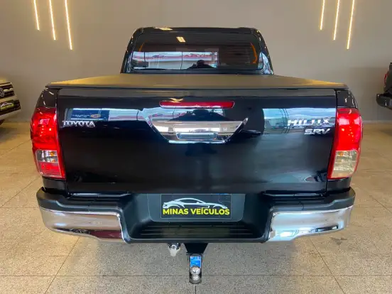 TOYOTA-HILUX-2.7 SRV 4X2 CD 16V FLEX 4P AUTOMÁTICO TOYOTA-HILUX-2017