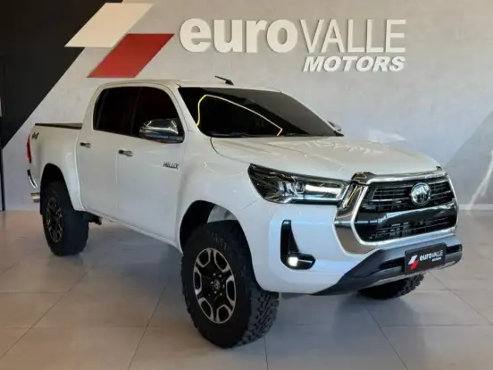 TOYOTA-HILUX-2.8 D-4D TURBO DIESEL CD SRX 4X4 AUTOMÁTICO TOYOTA-HILUX-2022