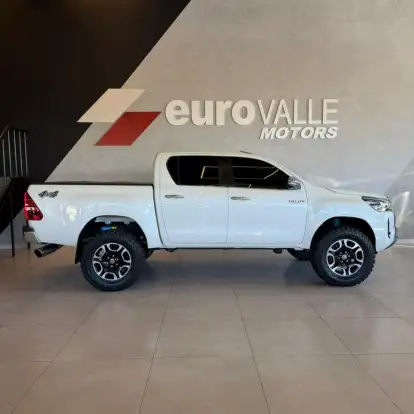 TOYOTA-HILUX-2022