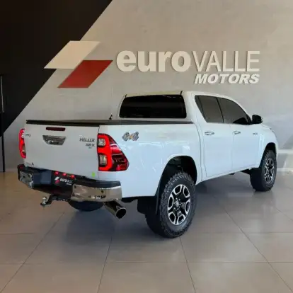 TOYOTA-HILUX-2022