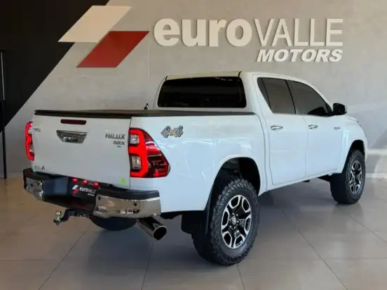 TOYOTA-HILUX-2.8 D-4D TURBO DIESEL CD SRX 4X4 AUTOMÁTICO TOYOTA-HILUX-2022