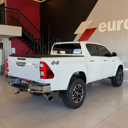 TOYOTA-HILUX-2022
