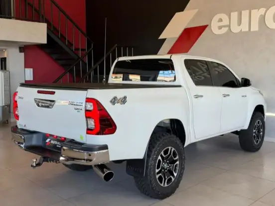 TOYOTA-HILUX-2.8 D-4D TURBO DIESEL CD SRX 4X4 AUTOMÁTICO TOYOTA-HILUX-2022