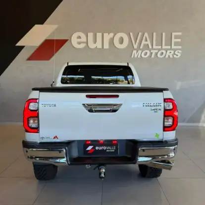 TOYOTA-HILUX-2.8 D-4D TURBO DIESEL CD SRX 4X4 AUTOMÁTICO TOYOTA-HILUX-2022
