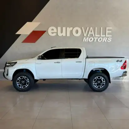 TOYOTA-HILUX-2022
