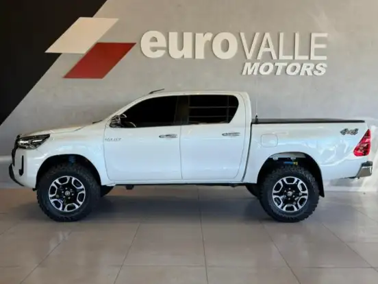 TOYOTA-HILUX-2.8 D-4D TURBO DIESEL CD SRX 4X4 AUTOMÁTICO TOYOTA-HILUX-2022