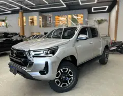 TOYOTA HILUX 2.8 D-4D TURBO DIESEL CD SRX 4X4 AUTOMÁTICO TOYOTA HILUX 2.8 D-4D TURBO DIESEL CD SRX 4X4 AUTOMÁTICO