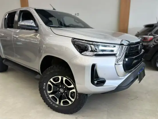 TOYOTA-HILUX-2022