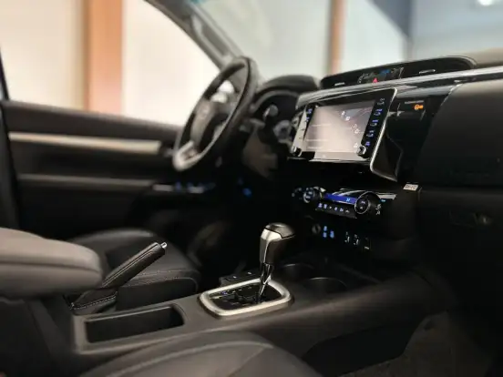 TOYOTA-HILUX-2.8 D-4D TURBO DIESEL CD SRX 4X4 AUTOMÁTICO TOYOTA-HILUX-2022