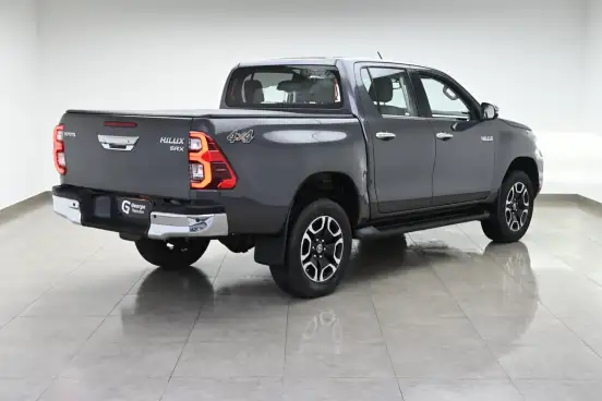 TOYOTA-HILUX-2.8 D-4D TURBO DIESEL CD SRX 4X4 AUTOMÁTICO TOYOTA-HILUX-2023