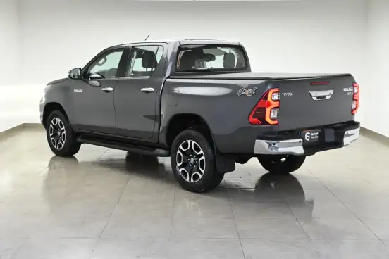 TOYOTA-HILUX-2.8 D-4D TURBO DIESEL CD SRX 4X4 AUTOMÁTICO TOYOTA-HILUX-2023