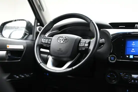 TOYOTA-HILUX-2.8 D-4D TURBO DIESEL CD SRX 4X4 AUTOMÁTICO TOYOTA-HILUX-2023