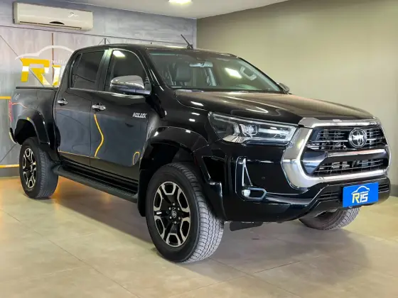 TOYOTA HILUX 2.8 D-4D TURBO DIESEL CD SRX PLUS 4X4 AUTOMÁTICO