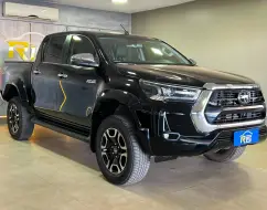 TOYOTA HILUX 2.8 D-4D TURBO DIESEL CD SRX PLUS 4X4 AUTOMÁTICO TOYOTA HILUX 2.8 D-4D TURBO DIESEL CD SRX PLUS 4X4 AUTOMÁTICO