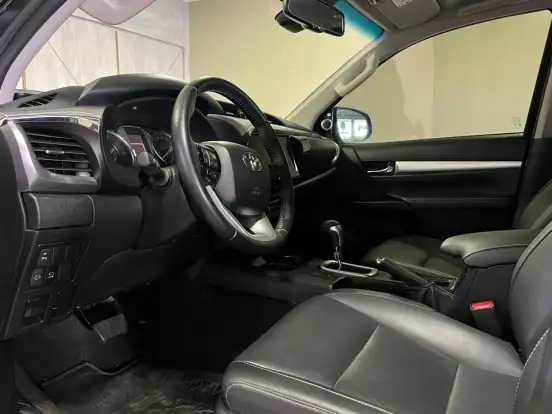 TOYOTA-HILUX-2.8 D-4D TURBO DIESEL CD SRX PLUS 4X4 AUTOMÁTICO TOYOTA-HILUX-2024