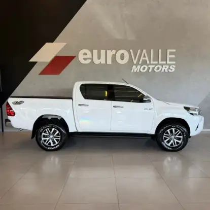 TOYOTA-HILUX-2016