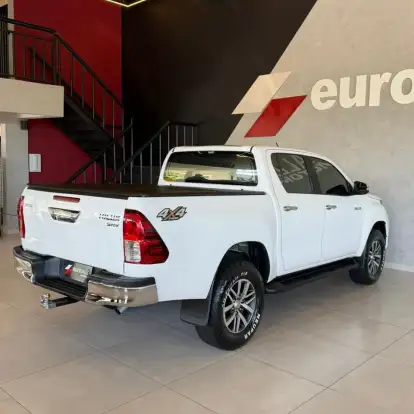 TOYOTA-HILUX-2016