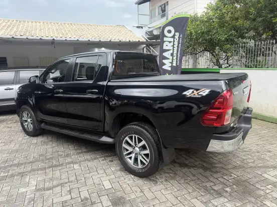 TOYOTA-HILUX-2018