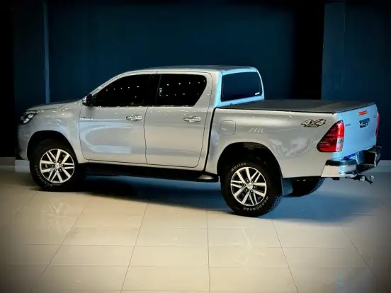 TOYOTA-HILUX-2.8 SRX 4X4 CD 16V DIESEL 4P AUTOMÁTICO TOYOTA-HILUX-2016
