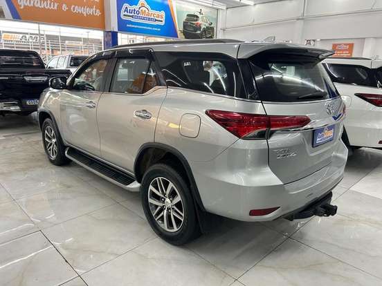 TOYOTA-HILUX-2.7 SR 4X2 CD 16V FLEX 4P AUTOMÁTICO TOYOTA-HILUX-2017
