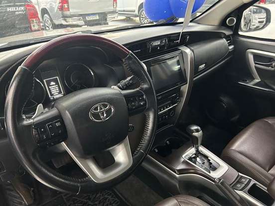 TOYOTA-HILUX-2017