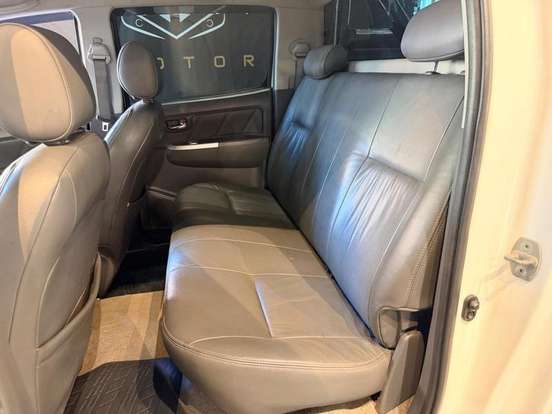 TOYOTA-HILUX-2012