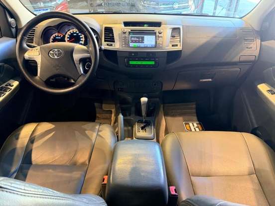TOYOTA-HILUX-2012