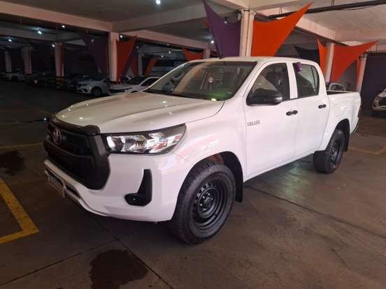 TOYOTA-HILUX-2.8 D-4D TURBO DIESEL CD POWER PACK 4X4 AUTOMÁTICO TOYOTA-HILUX-2024