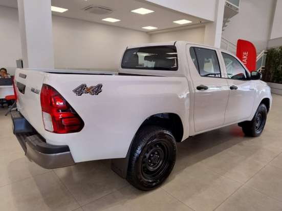TOYOTA-HILUX-2025