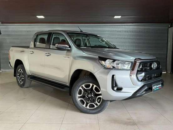 TOYOTA-HILUX-2.8 D-4D TURBO DIESEL CD SR 4X4 AUTOMÁTICO TOYOTA-HILUX-2023