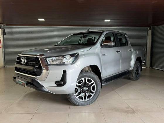 TOYOTA HILUX 2.8 D-4D TURBO DIESEL CD SR 4X4 AUTOMÁTICO