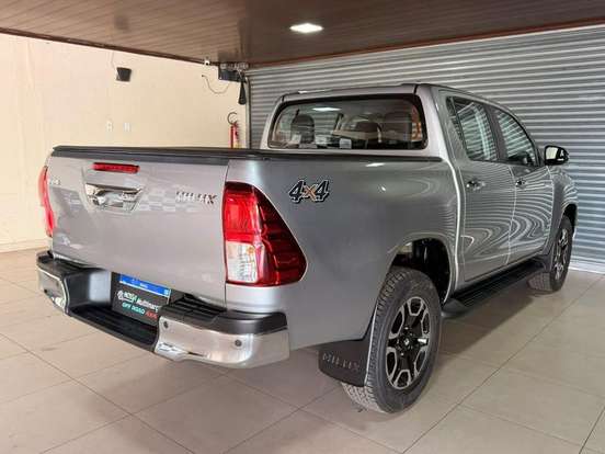 TOYOTA-HILUX-2.8 D-4D TURBO DIESEL CD SR 4X4 AUTOMÁTICO TOYOTA-HILUX-2023