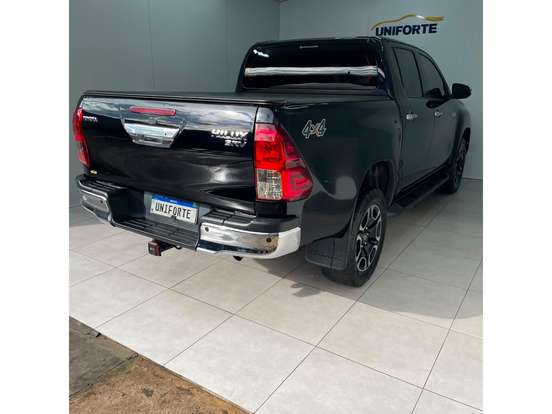 TOYOTA-HILUX-2.8 D-4D TURBO DIESEL CD SRV 4X4 AUTOMÁTICO TOYOTA-HILUX-2021