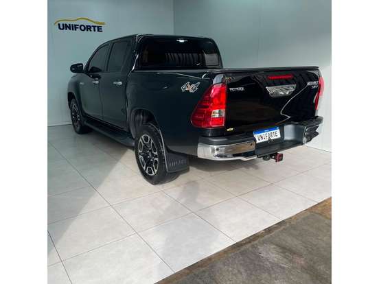 TOYOTA-HILUX-2.8 D-4D TURBO DIESEL CD SRV 4X4 AUTOMÁTICO TOYOTA-HILUX-2021