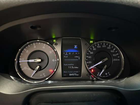 TOYOTA-HILUX-2023