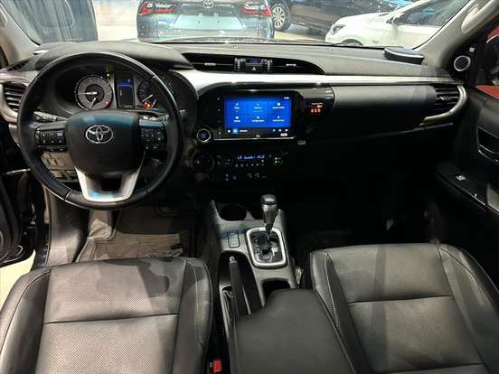 TOYOTA-HILUX-2.8 D-4D TURBO DIESEL CD SRX 4X4 AUTOMÁTICO TOYOTA-HILUX-2023